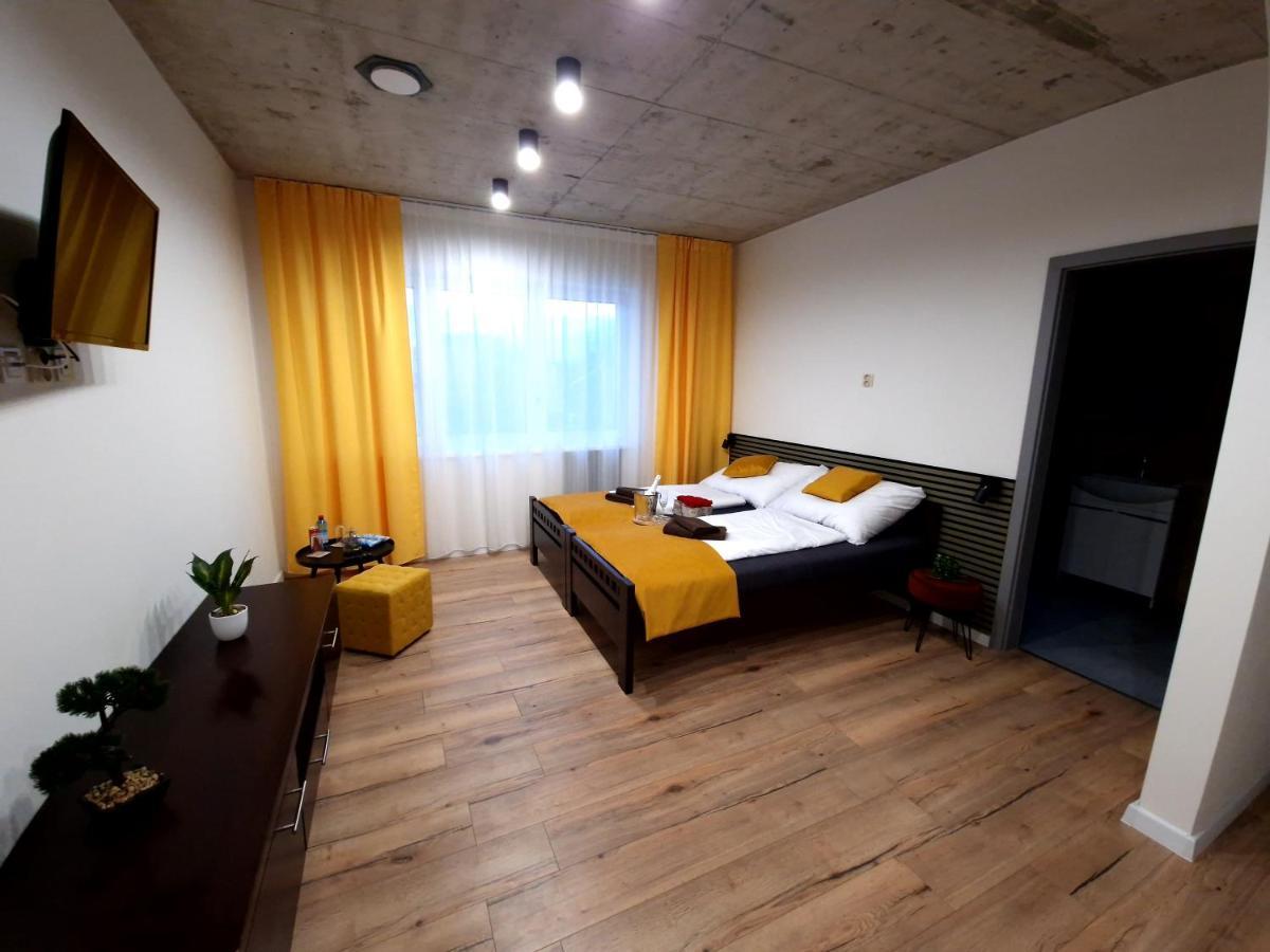 Hotel Bird House à Prešov Extérieur photo